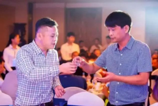 男性长期“不喝酒”会有什么变化？别不相信，这几个现象或很明显