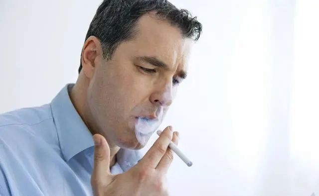 正常人一天最多可以抽多少支烟？医生：控制在“这个数”，还可以