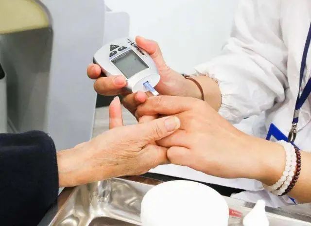 测血糖扎哪根手指才准确？提醒：多数人扎“错了”，或等于白测