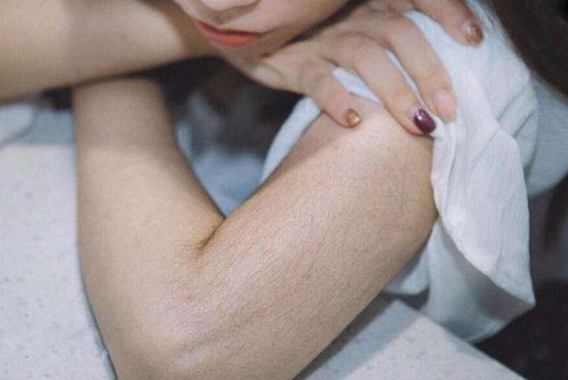 为什么有的女性体毛旺盛，有的却体毛较少？看完可能就明白了