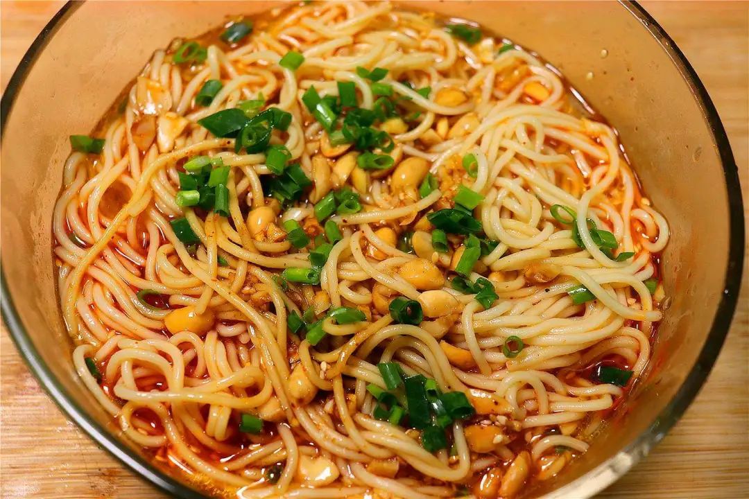 多吃面条对“胰岛”不好吗？医生：若想降低血糖，少吃这3种食物