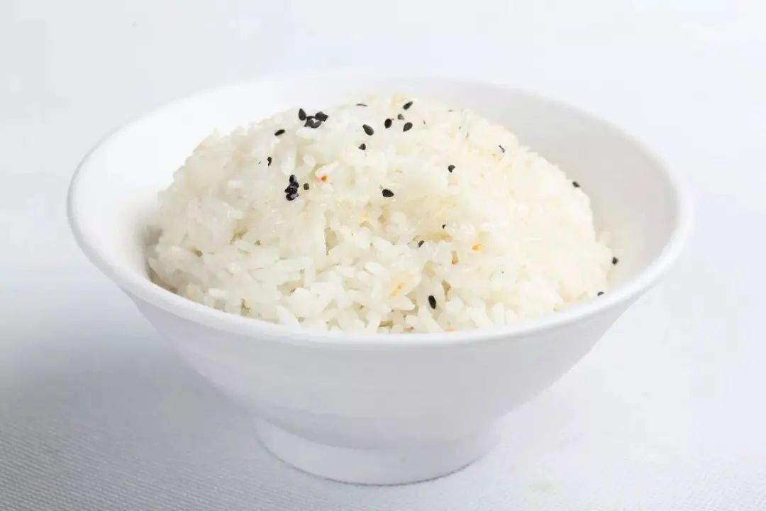 多吃面条对“胰岛”不好吗？医生：若想降低血糖，少吃这3种食物