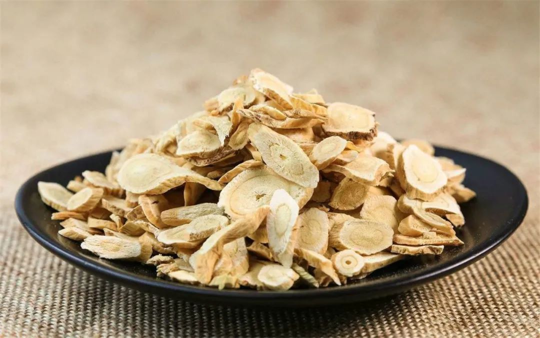 多吃面条对“胰岛”不好吗？医生：若想降低血糖，少吃这3种食物
