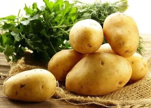 米饭二次加热会致癌？医生：真正不能加热的是这7物，别自讨苦吃