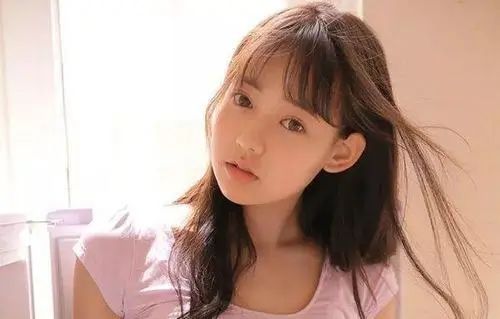 女孩第一次“月经”的最佳年龄是多少岁？为了孩子，可以了解一下