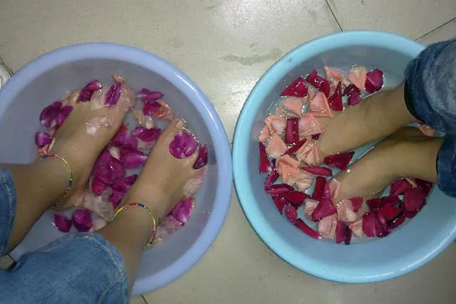 俗话说：“春捂秋冻，不生杂病”，应该怎么捂？记住8、15原则
