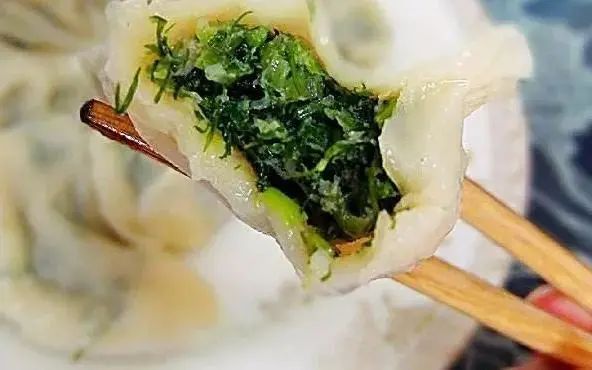 春天湿气重，建议多吃“3红2绿，少吃2白”，健脾祛湿养身体