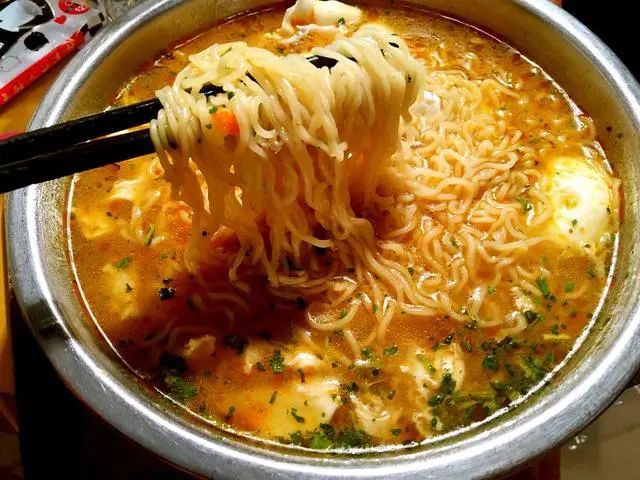 方便面都是防腐剂，吃多了易致癌？劝诫：真正的垃圾食品是这5种