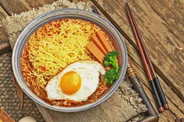 方便面都是防腐剂，吃多了易致癌？劝诫：真正的垃圾食品是这5种