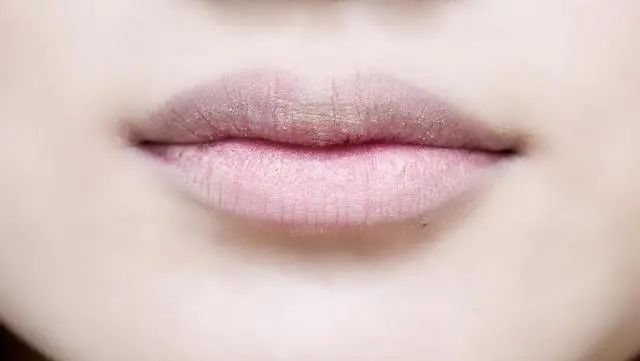 女人有妇科病，嘴巴不会撒谎！6物再馋也别贪吃，炎症或慢慢改善