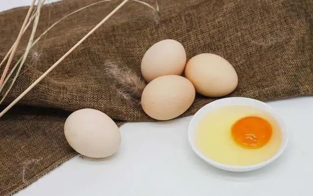 鸡蛋含大量激素，不利于健康？医生：关于吃鸡蛋的误区，早知早好