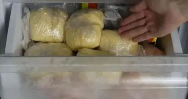 馒头吃不完别直接冷冻，教你一招，放3个月不变干，和刚蒸的一样
