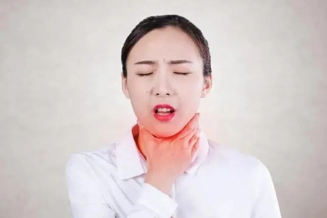 肺部有疾，喉咙先知？提醒：出现2个信号，别傻傻以为是咽炎