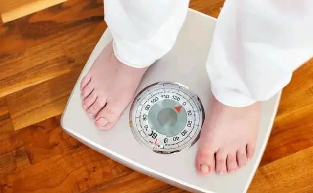 女性45岁以后，标准体重为多少？医生：符合标准就行，太瘦也不好