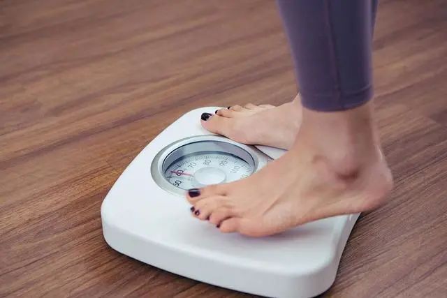 女性45岁以后，标准体重为多少？医生：符合标准就行，太瘦也不好