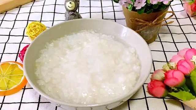 早餐不能吃“大米粥”？医生忠告：不仅是大米粥，这3物也应少碰