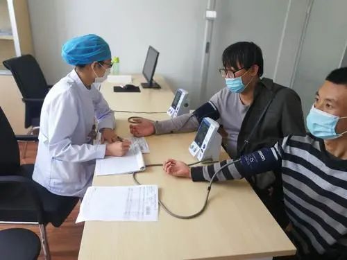 五种常见疾病，目前无法根治！医生苦劝：别再被“江湖郎中”欺骗