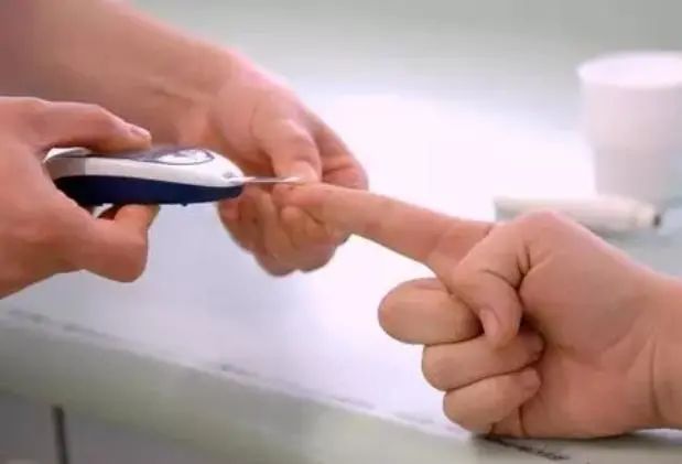 内分泌科主任：这3种食物或是糖尿病“加速器”，尽量少吃