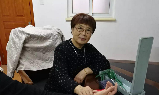 79岁女国医提醒：宫颈癌早期，2种素食尽量少吃，以免细胞扩散