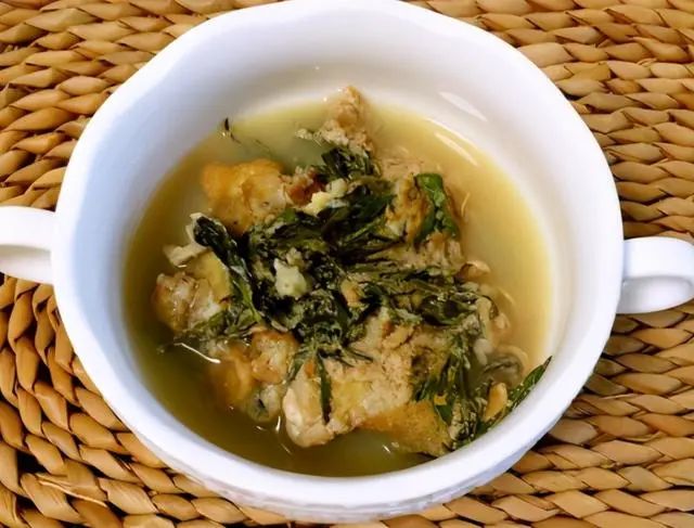 清明前后，要抓紧吃这菜，用来煮鸡蛋汤，女人体寒可时常多吃