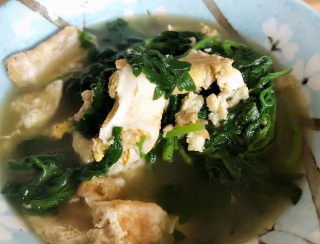清明前后，要抓紧吃这菜，用来煮鸡蛋汤，女人体寒可时常多吃