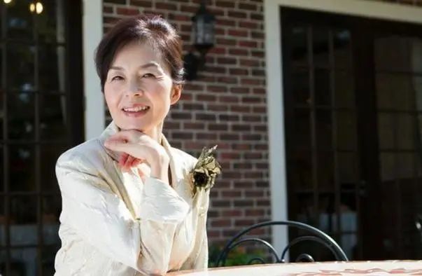 50岁左右女性，身材胖点好还是瘦点好？标准体重列出，对照看看
