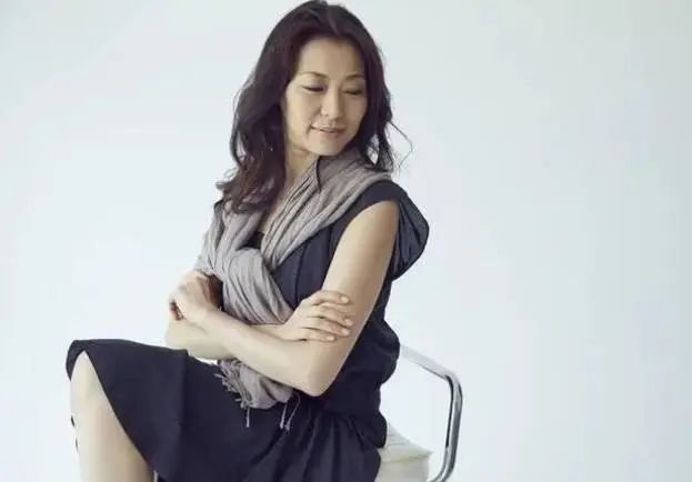 50岁左右女性，身材胖点好还是瘦点好？标准体重列出，对照看看