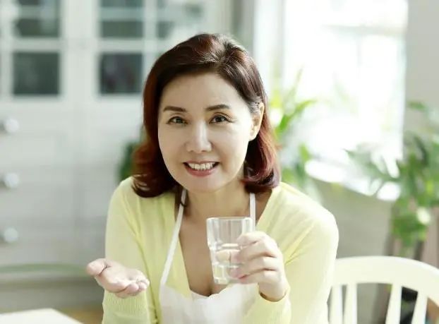 50岁左右女性，身材胖点好还是瘦点好？标准体重列出，对照看看