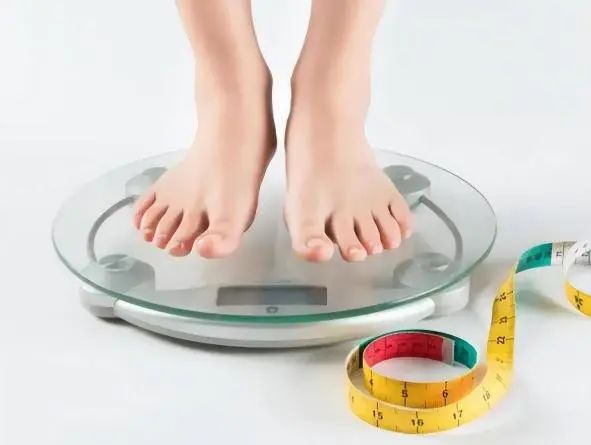 50岁左右女性，身材胖点好还是瘦点好？标准体重列出，对照看看
