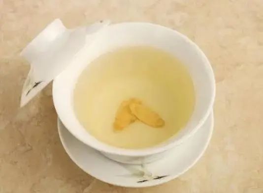 黄芪和它是“天作之合”，坚持泡水喝，或让血管通畅，睡眠也好了