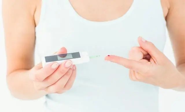 血糖升高，看尿就知道？尿液有存在3个表现，或血糖升高的信号