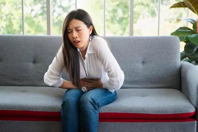 为变瘦，山东一女子坚持5年过午不食，她的现状，值得人们反思