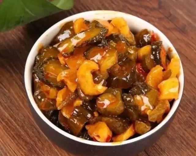 血压高，不能吃大蒜？医生提醒：若想问的血压，及早远离3种素食