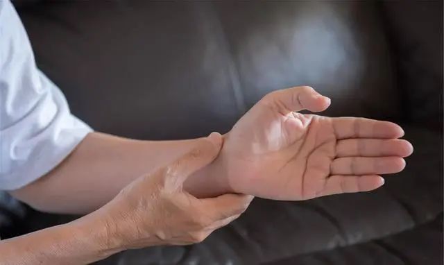 血压高，不能吃大蒜？医生提醒：若想问的血压，及早远离3种素食