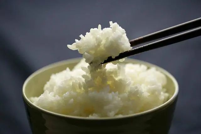 哪种“主食”最不健康？是米饭吗？医生劝告：6种主食，尽量少吃