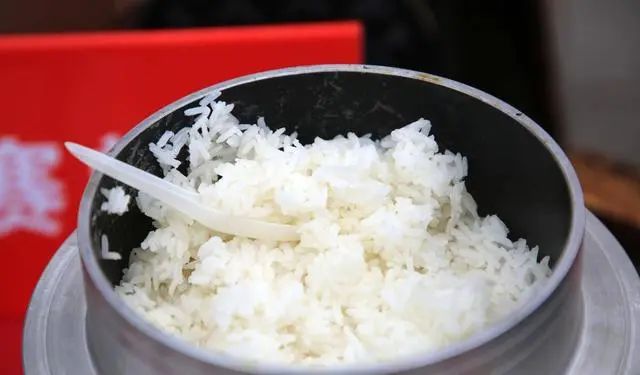 哪种“主食”最不健康？是米饭吗？医生劝告：6种主食，尽量少吃