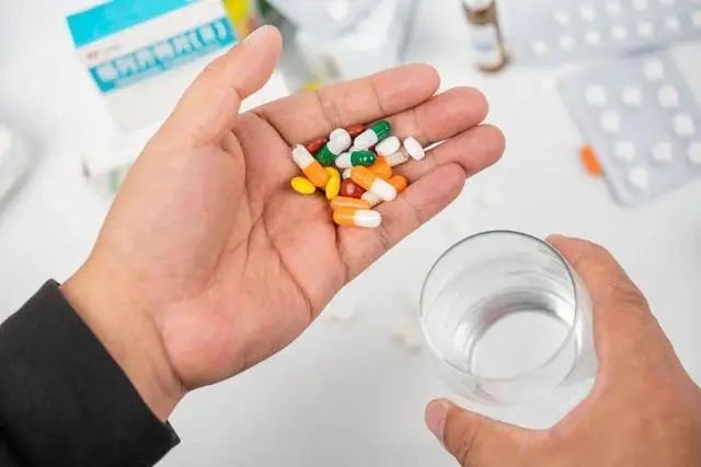 降血脂，他汀、血脂康、脂必泰优先吃哪个？血脂指南揭晓答案