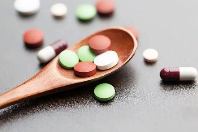 降血脂，他汀、血脂康、脂必泰优先吃哪个？血脂指南揭晓答案