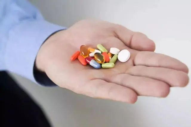 降血脂，他汀、血脂康、脂必泰优先吃哪个？血脂指南揭晓答案
