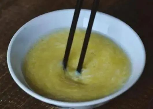 每天坚持喝一碗“开水冲鸡蛋”，4个好处或“慢慢接近”你