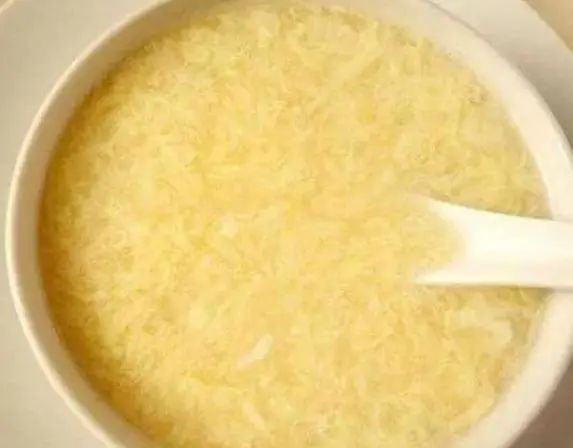 每天坚持喝一碗“开水冲鸡蛋”，4个好处或“慢慢接近”你