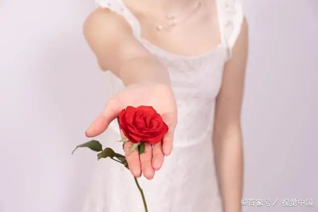 宫颈癌多是“拖”出来的，女人身体出现3处异常，要多注意