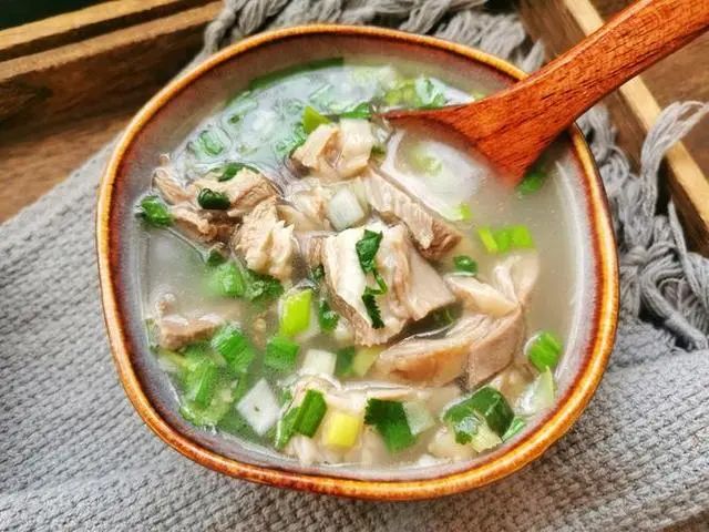 甲状腺结节，不能碰“羊肉汤”？医生：保护甲功，3类早餐应少吃