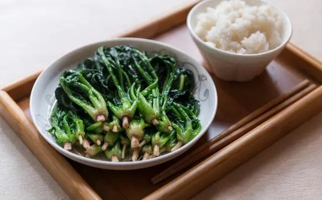 甲状腺结节，不能碰“羊肉汤”？医生：保护甲功，3类早餐应少吃