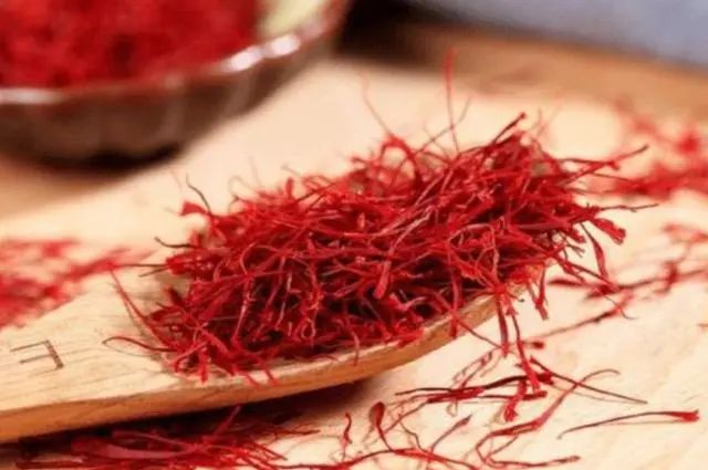 经常喝藏红花泡水，会怎么样？医生：这几类人最好别“瞎凑热闹”