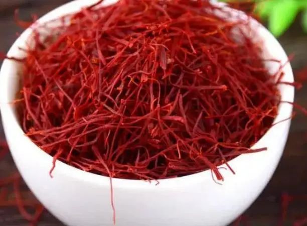 经常喝藏红花泡水，会怎么样？医生：这几类人最好别“瞎凑热闹”