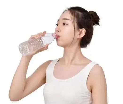 早上空腹喝水的人，比不吃早餐的人危害大？建议早做了解