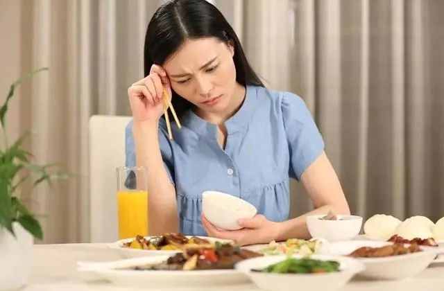 逍遥丸只能“疏肝解郁”？医生直言：女性常吃，或能改善7大问题