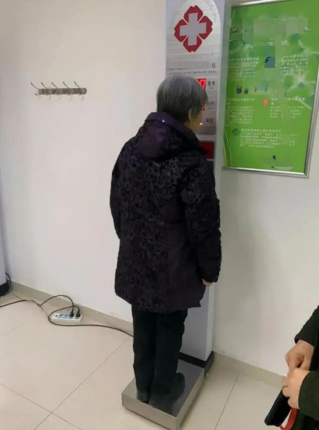 “有钱难买老来瘦”50岁后，想要长寿，体重控制在多少比较好？