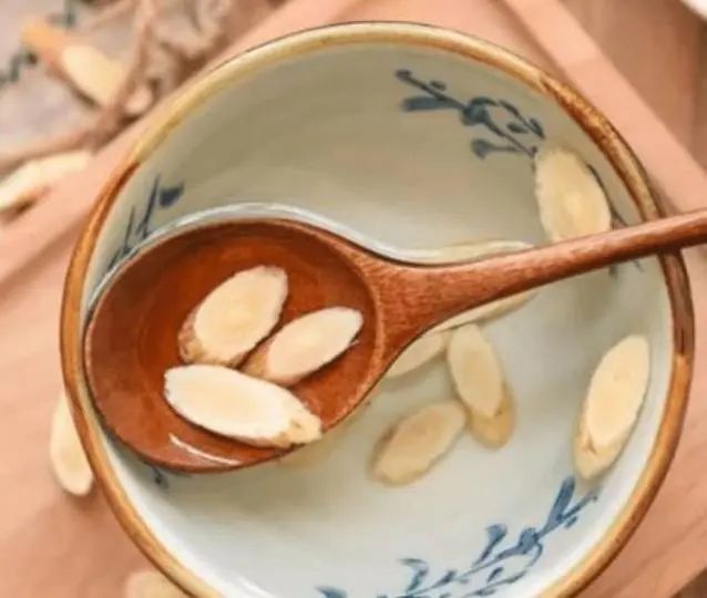 经常喝黄芪水，人为什么会变瘦？注意：黄芪水的副作用，别忽视